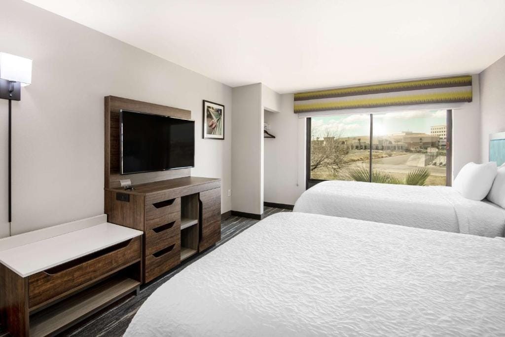 Hampton Inn & Suites Las Vegas-Henderson — 2
