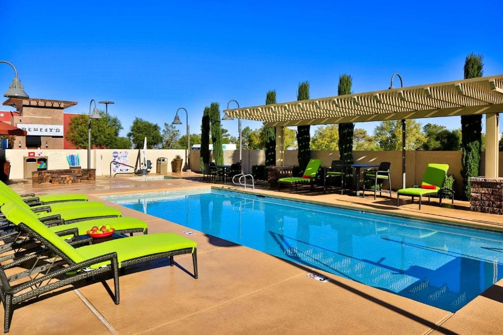 Hampton Inn & Suites Las Vegas South — 4