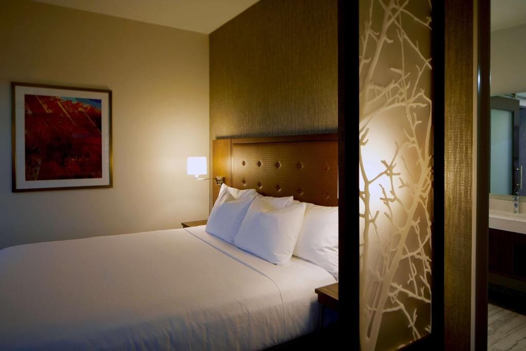 Hyatt Place Las Vegas at Silverton Village — 2