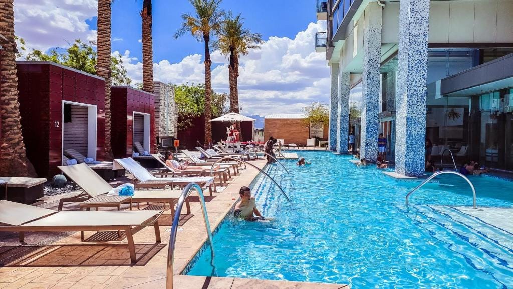 Luxury 53rd Flr Condo with Amazing Sunset View & Balcony NO ReFee at Palms Place — 4
