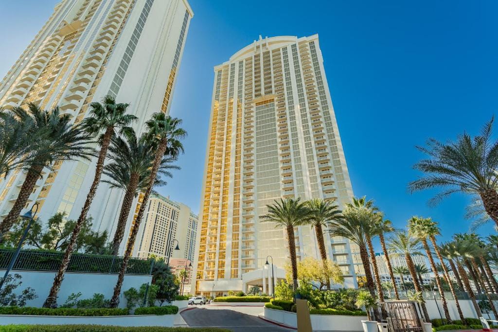 MGM Signature, Centrally Located, Strip Views NO RESORT FEE — 1