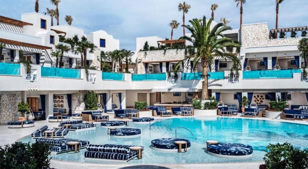 Palms Place Hotel StripView with Open Balcony -23 — 4