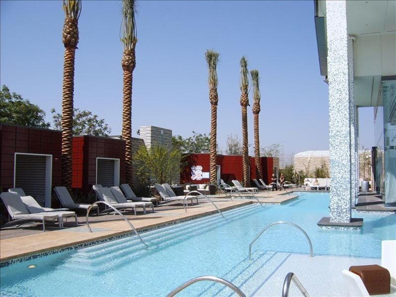 Palms Place Studio with Balcony & Strip View — 4