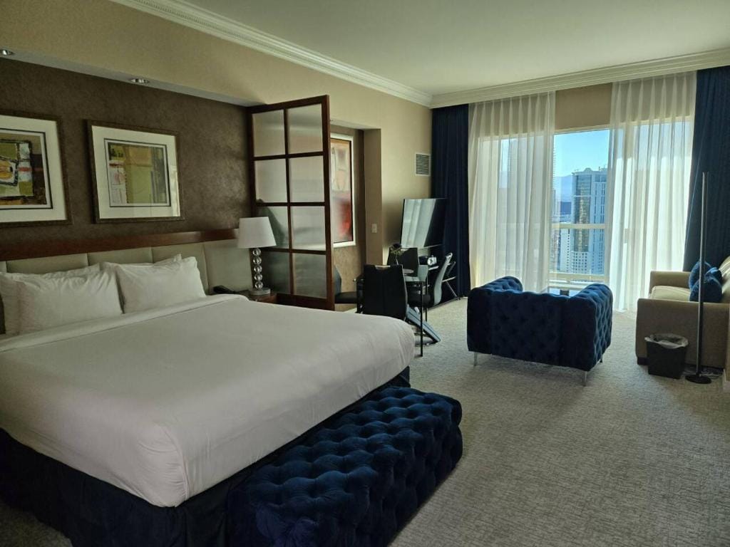 Penthouse Studio Suite at the Signature MGM — 2