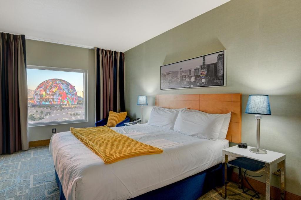 SPHERE IN 4K - Vintage Vegas Condo with Sphere and Strip Views! — 2