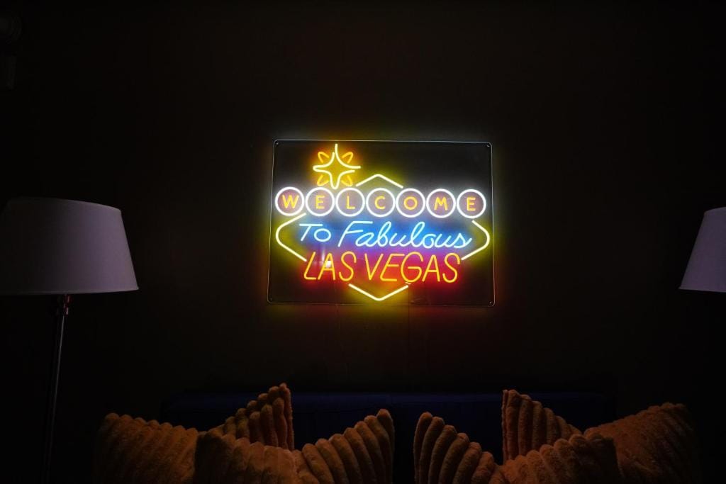 SPHERE IN 4K - Vintage Vegas Condo with Sphere and Strip Views! — 4