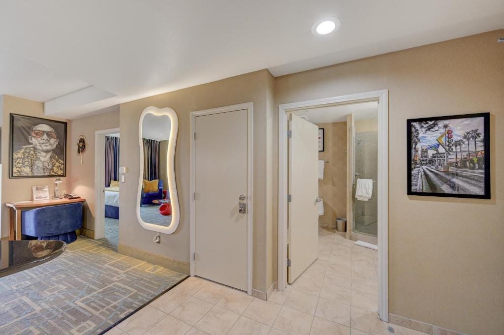 SPHERE IN 4K - Vintage Vegas Condo with Sphere and Strip Views! — 5