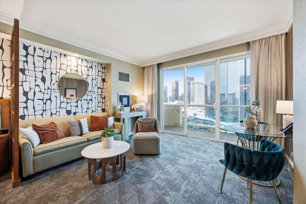 Stunning Balcony Strip View MGM Signature * Free Valet — 1