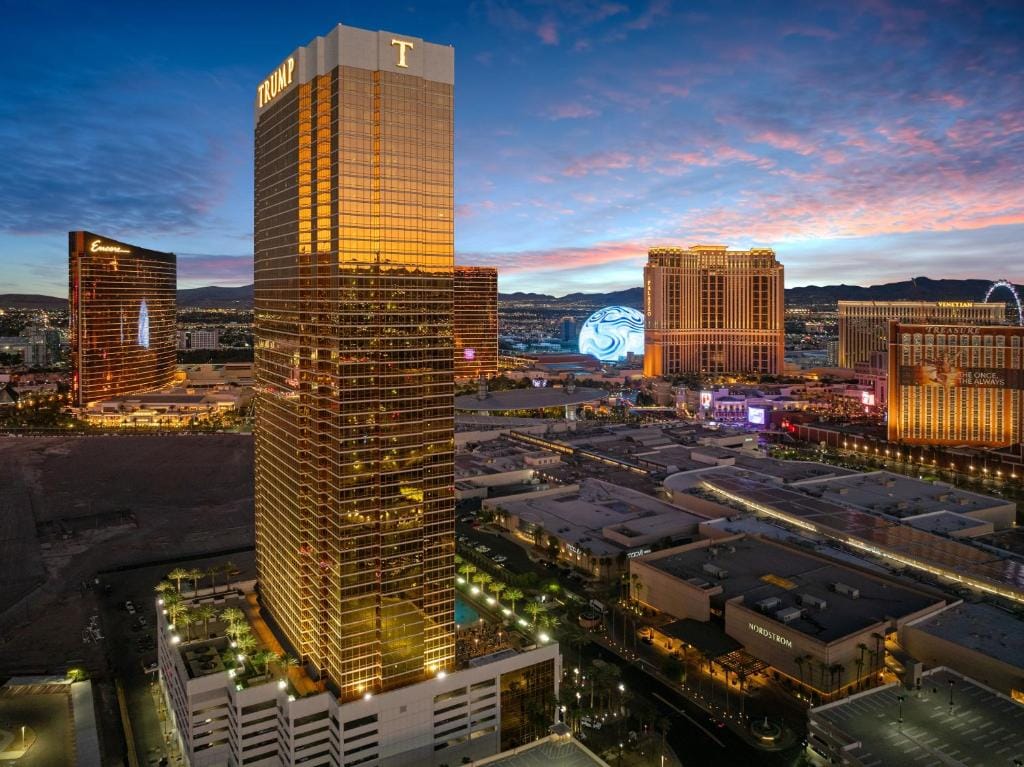 TRUMP 56th Floor - Sphere and Strip View - No Resort Fees — 4
