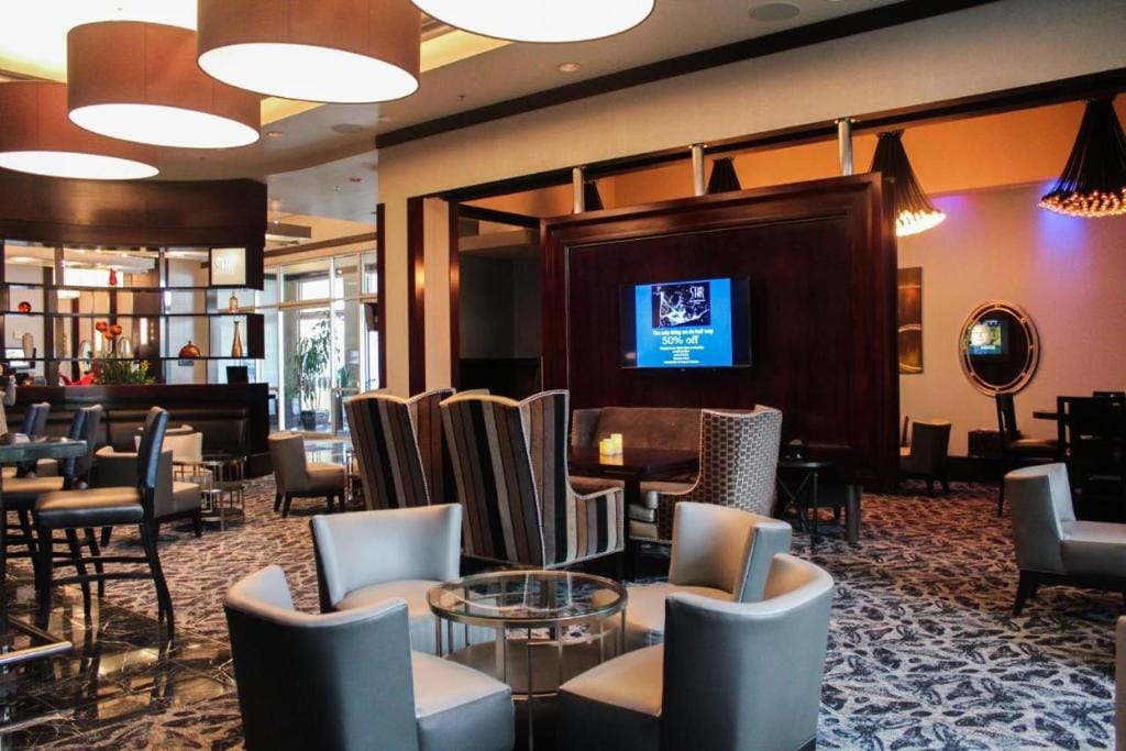 Ultimate Las Vegas Getaway One Bedroom Suite with Balcony, Kitchen, Gym, Pool & Free Parking — 5
