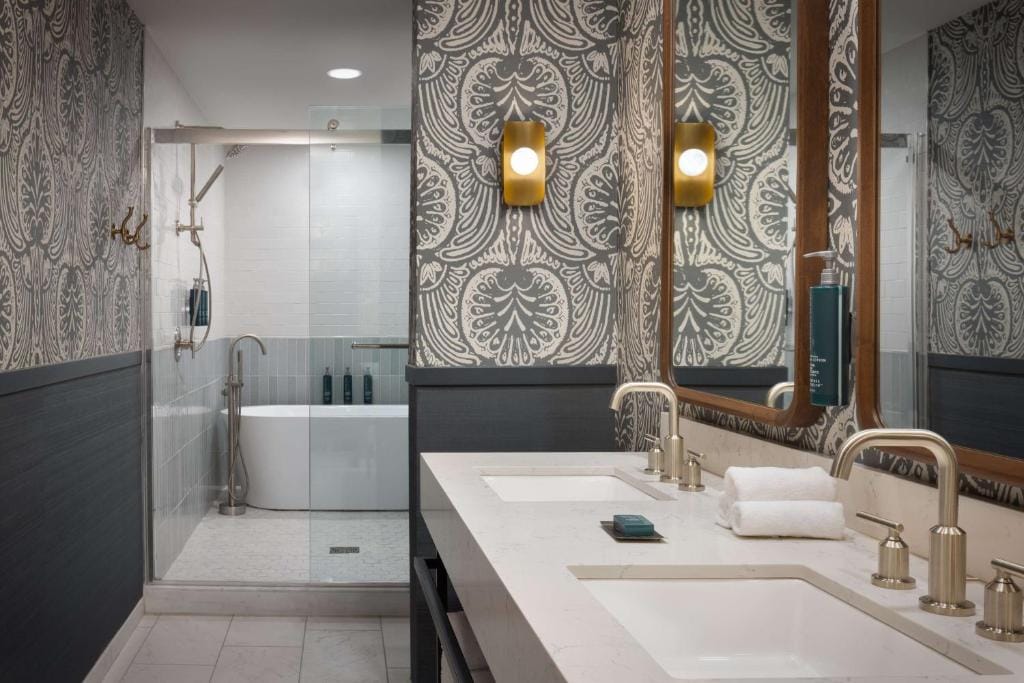 DoubleTree Suites by Hilton Lexington — 2