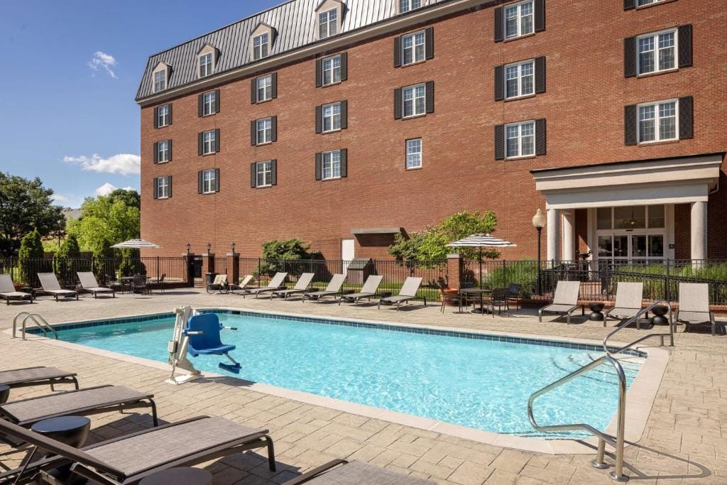 DoubleTree Suites by Hilton Lexington — 3