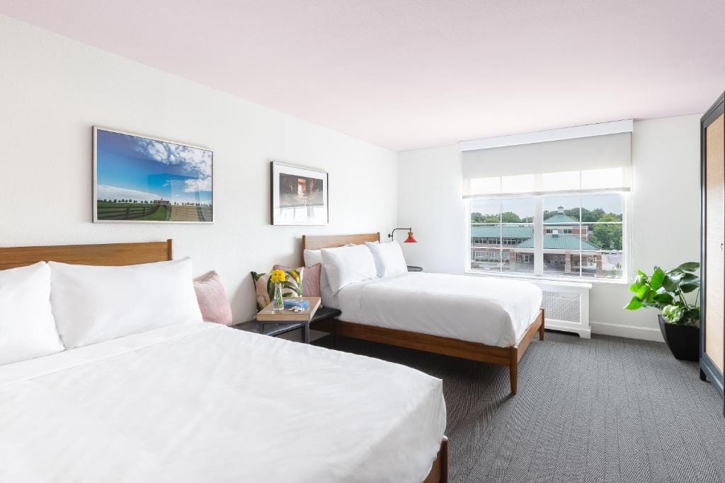 Elwood Hotel & Suites — 2
