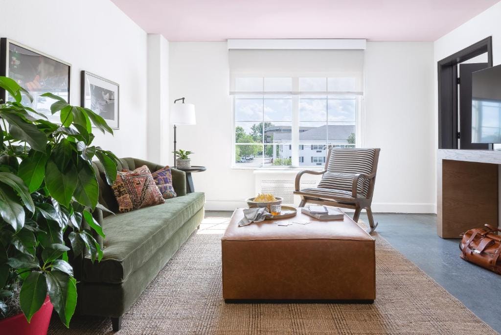 Elwood Hotel & Suites — 5
