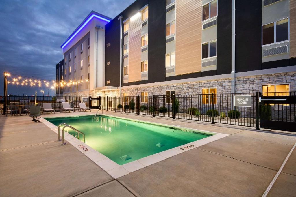Everhome Suites Lexington - Horse Park — 3