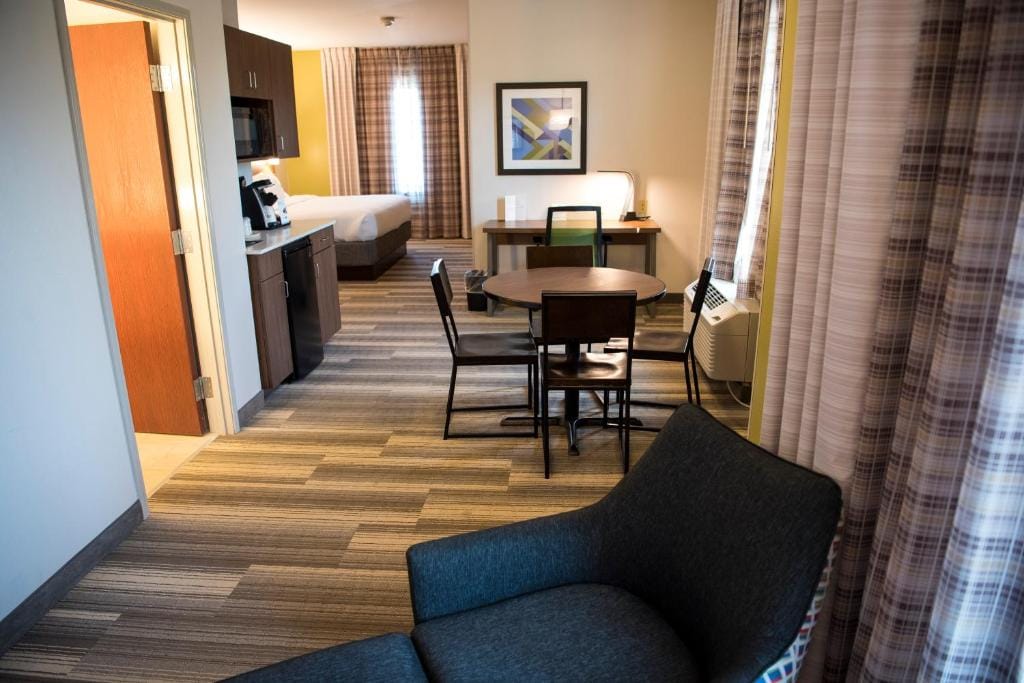 Holiday Inn Express Hotel & Suites Lexington-Downtown University by IHG — 5