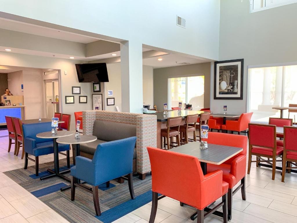 Holiday Inn Express & Suites Lexington Downtown Area-Keeneland by IHG — 5