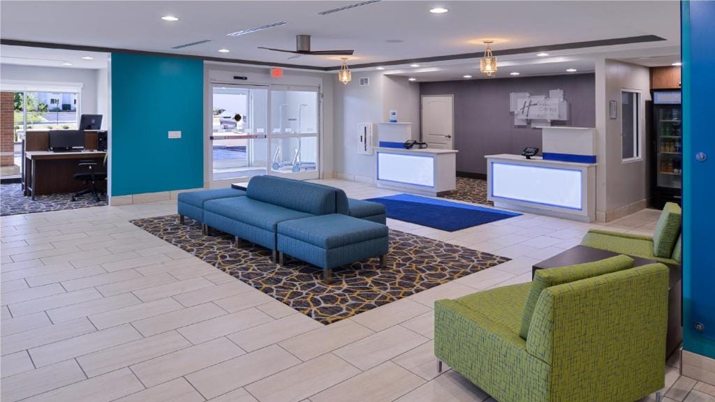 Holiday Inn Express & Suites Lexington Midtown - I-75 by IHG — 3