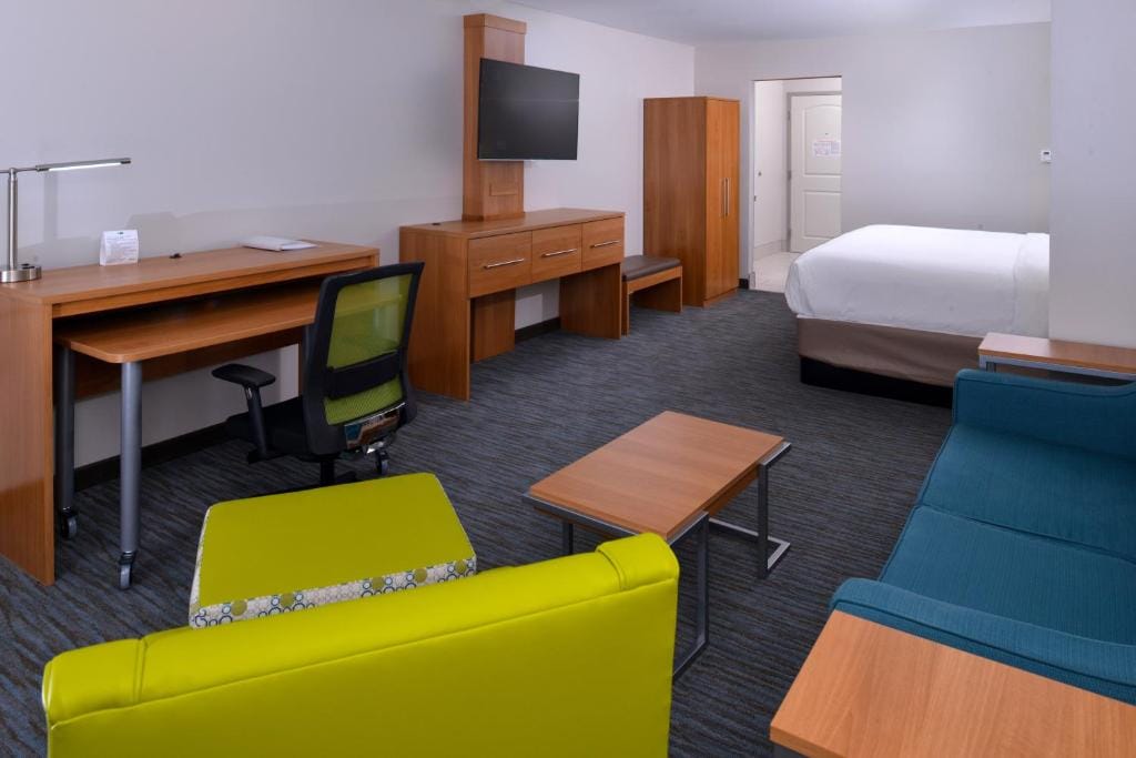 Holiday Inn Express & Suites Lexington Midtown - I-75 by IHG — 5