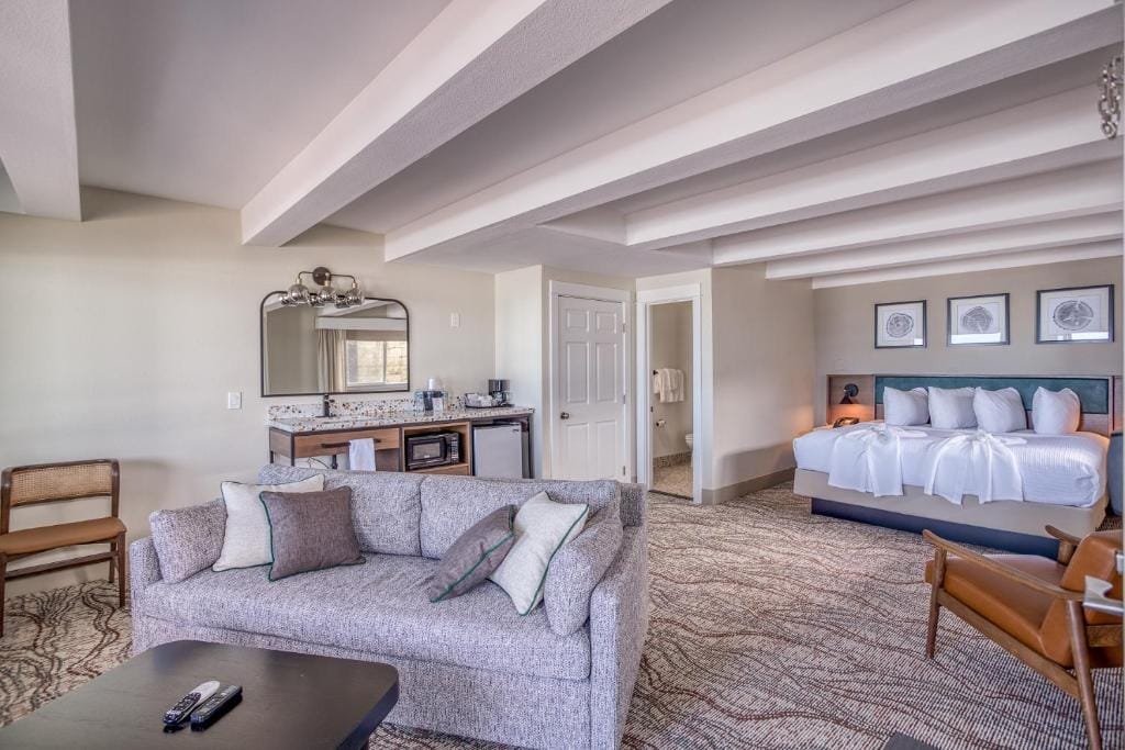 Beachfront Manor Hotel — 2