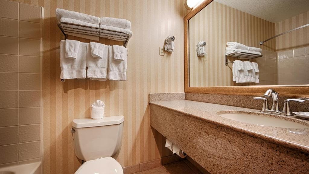 Best Western Plus Landmark Inn — 2
