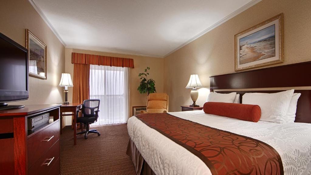 Best Western Plus Landmark Inn — 3
