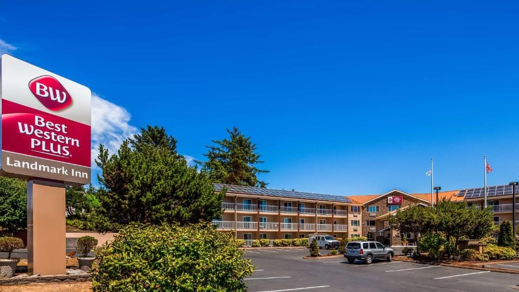 Best Western Plus Landmark Inn — 4