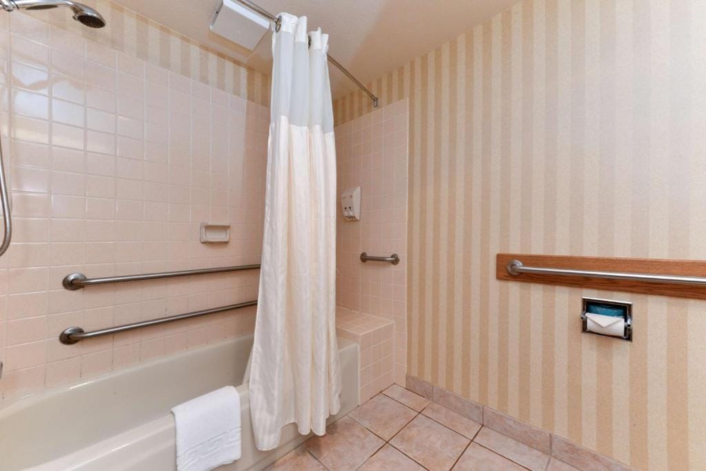 Best Western Plus Landmark Inn — 5