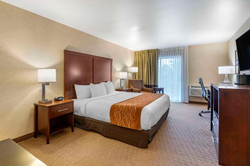 Comfort Inn & Suites Lincoln City — 2