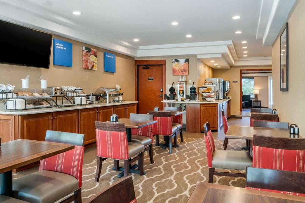 Comfort Inn & Suites Lincoln City — 5
