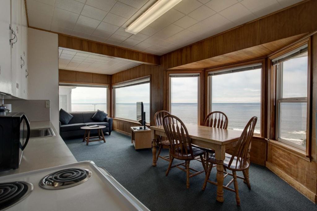 Ester Lee Oceanview Inn — 4
