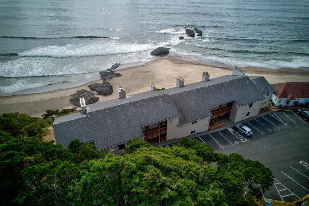 Ester Lee Oceanview Inn — 5