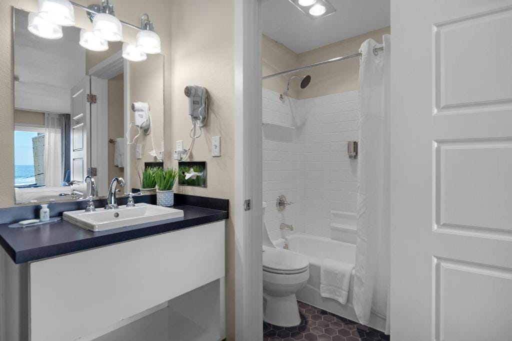 Pelican Shores Inn — 3