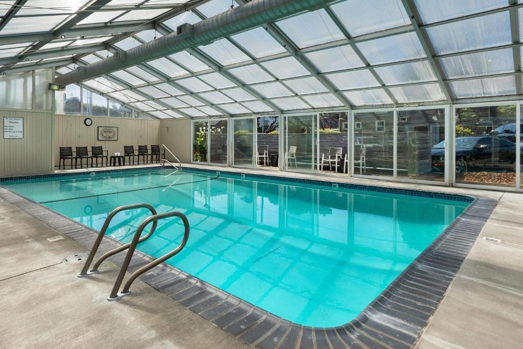 Pelican Shores Inn — 4