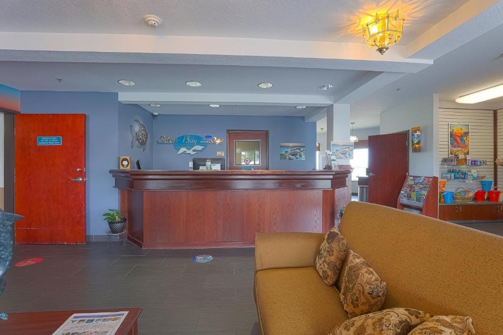 Siletz Bay Beachfront Hotel by OYO Lincoln City — 4