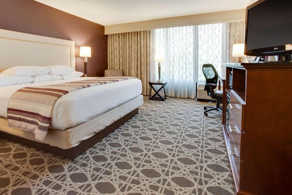 Drury Inn & Suites Louisville East — 2