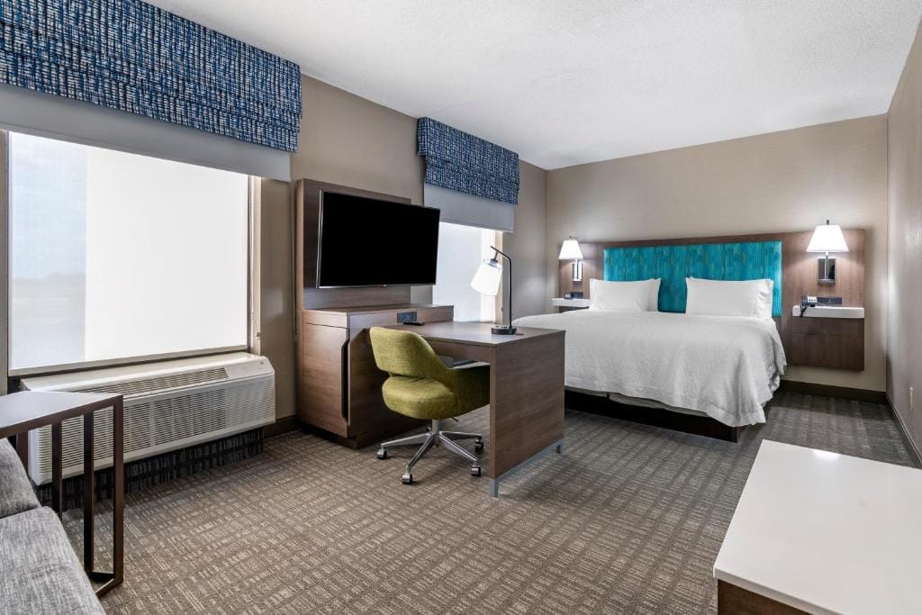 Hampton Inn & Suites Louisville East — 2