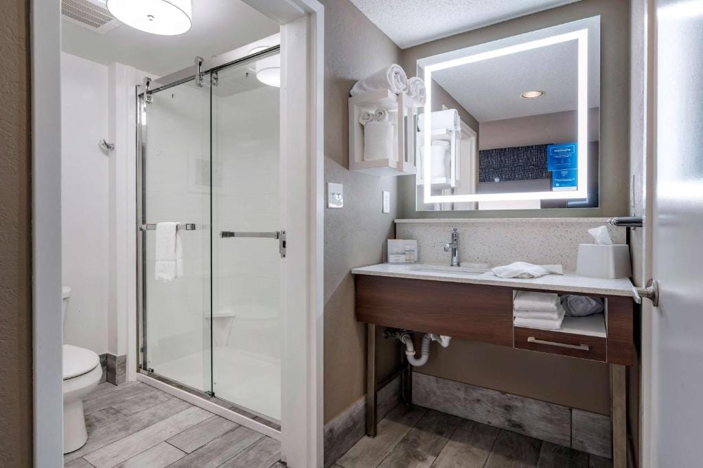 Hampton Inn & Suites Louisville East — 3