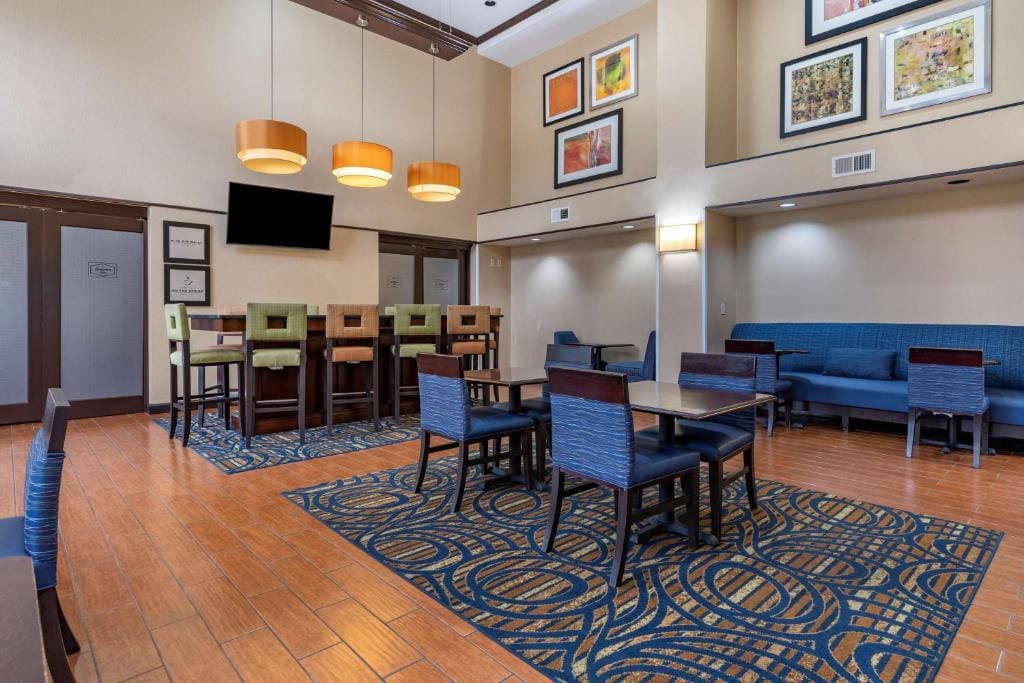 Hampton Inn & Suites Louisville East — 5