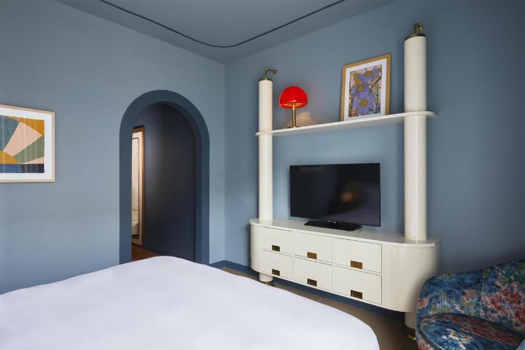 Hotel Genevieve, part of JdV by Hyatt — 4