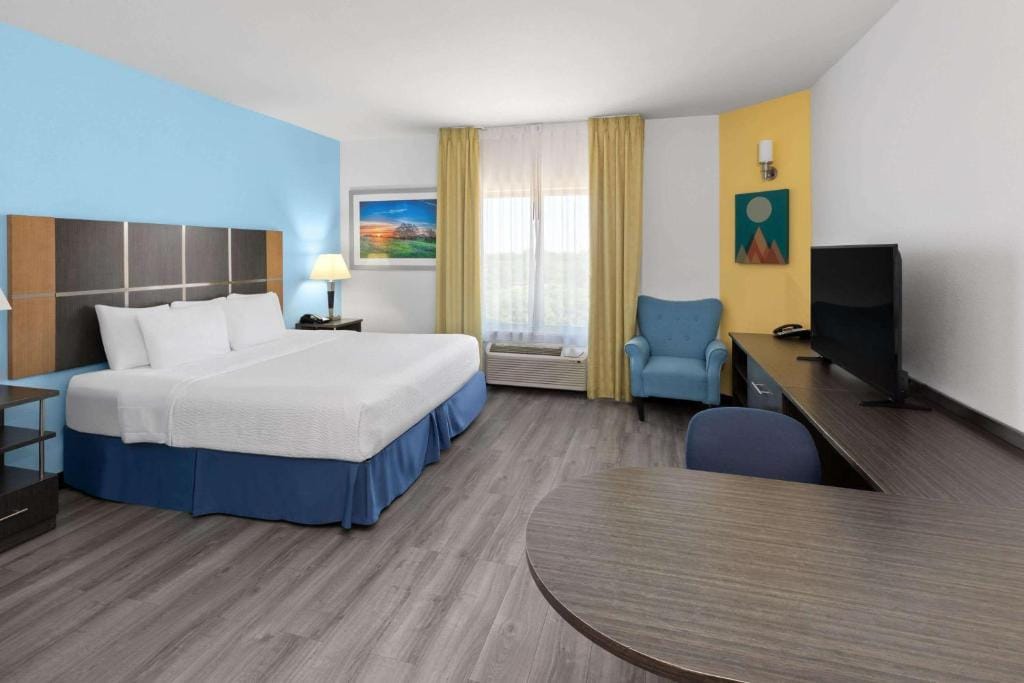 Days Inn & Suites by Wyndham Lubbock Medical Center — 2