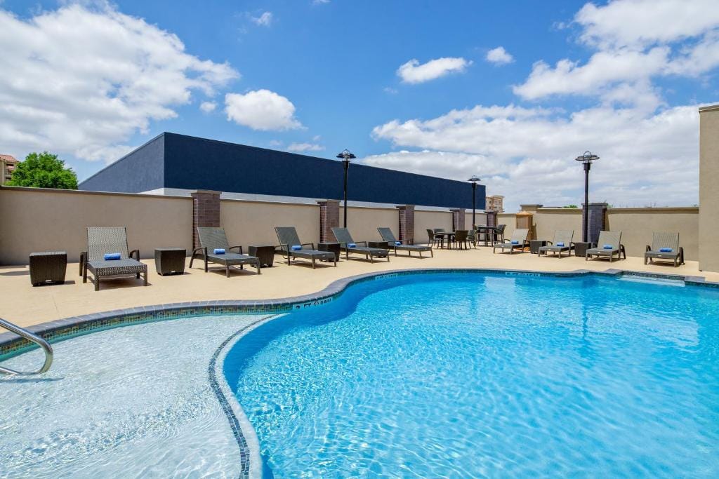 Holiday Inn Express & Suites Lubbock Central - Univ Area by IHG — 4