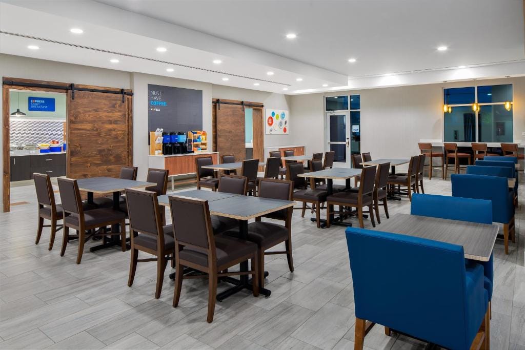 Holiday Inn Express & Suites Lubbock Central - Univ Area by IHG — 5