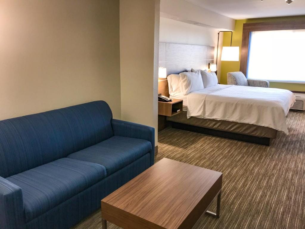 Holiday Inn Express & Suites Lubbock West by IHG — 2