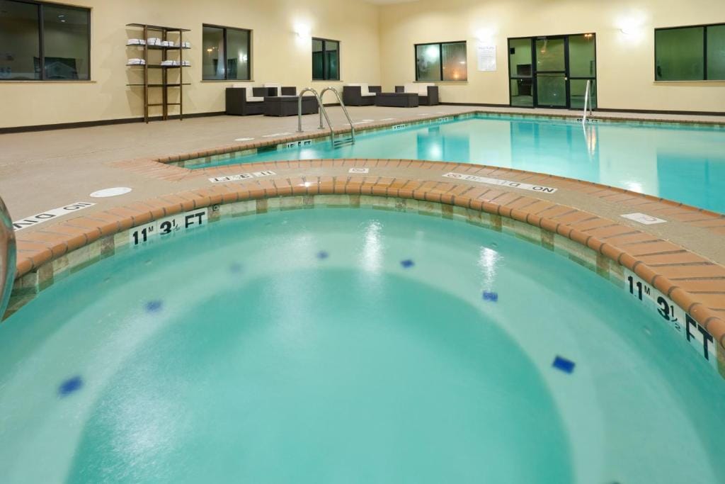 Holiday Inn Express & Suites Lubbock West by IHG — 4
