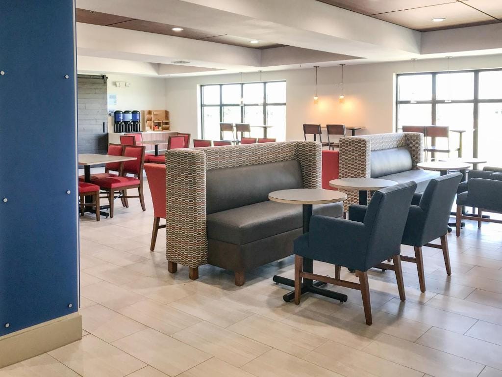 Holiday Inn Express & Suites Lubbock West by IHG — 5