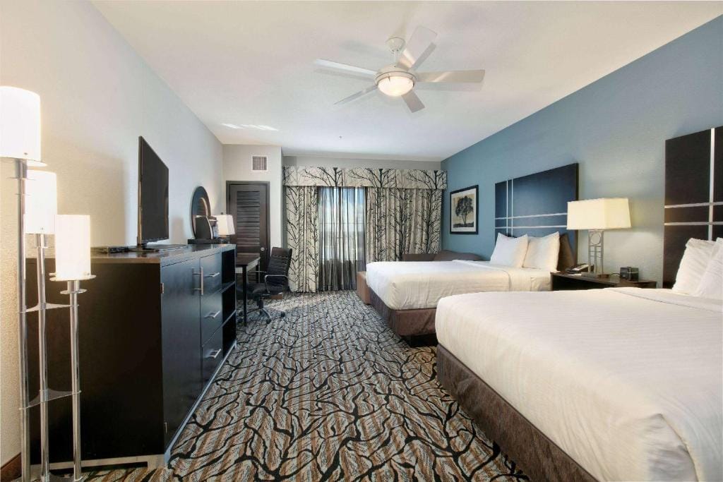 La Quinta Inn & Suites by Wyndham Lubbock Southwest — 2