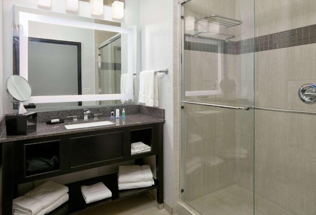 La Quinta Inn & Suites by Wyndham Lubbock Southwest — 3