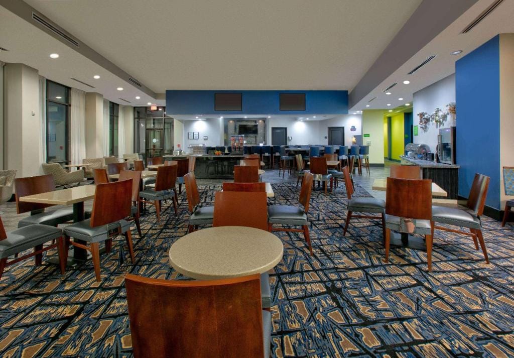 La Quinta Inn & Suites by Wyndham Lubbock Southwest — 5