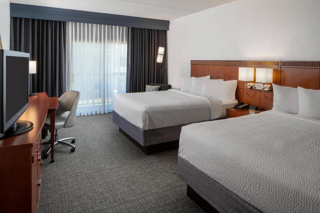 Courtyard by Marriott Memphis East/Park Avenue — 2